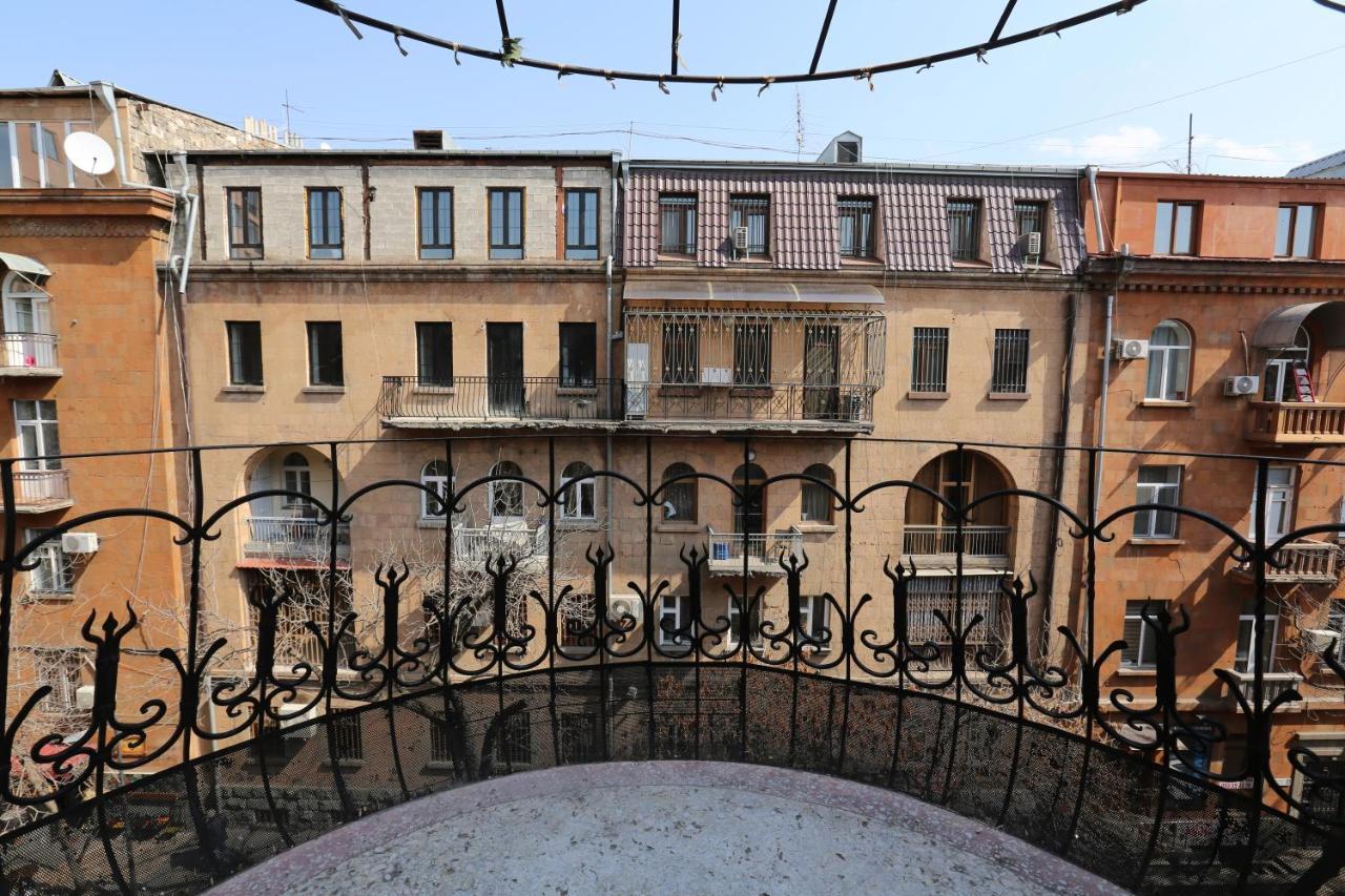 Hotelise I Our-Yard Apartment Ереван Экстерьер фото