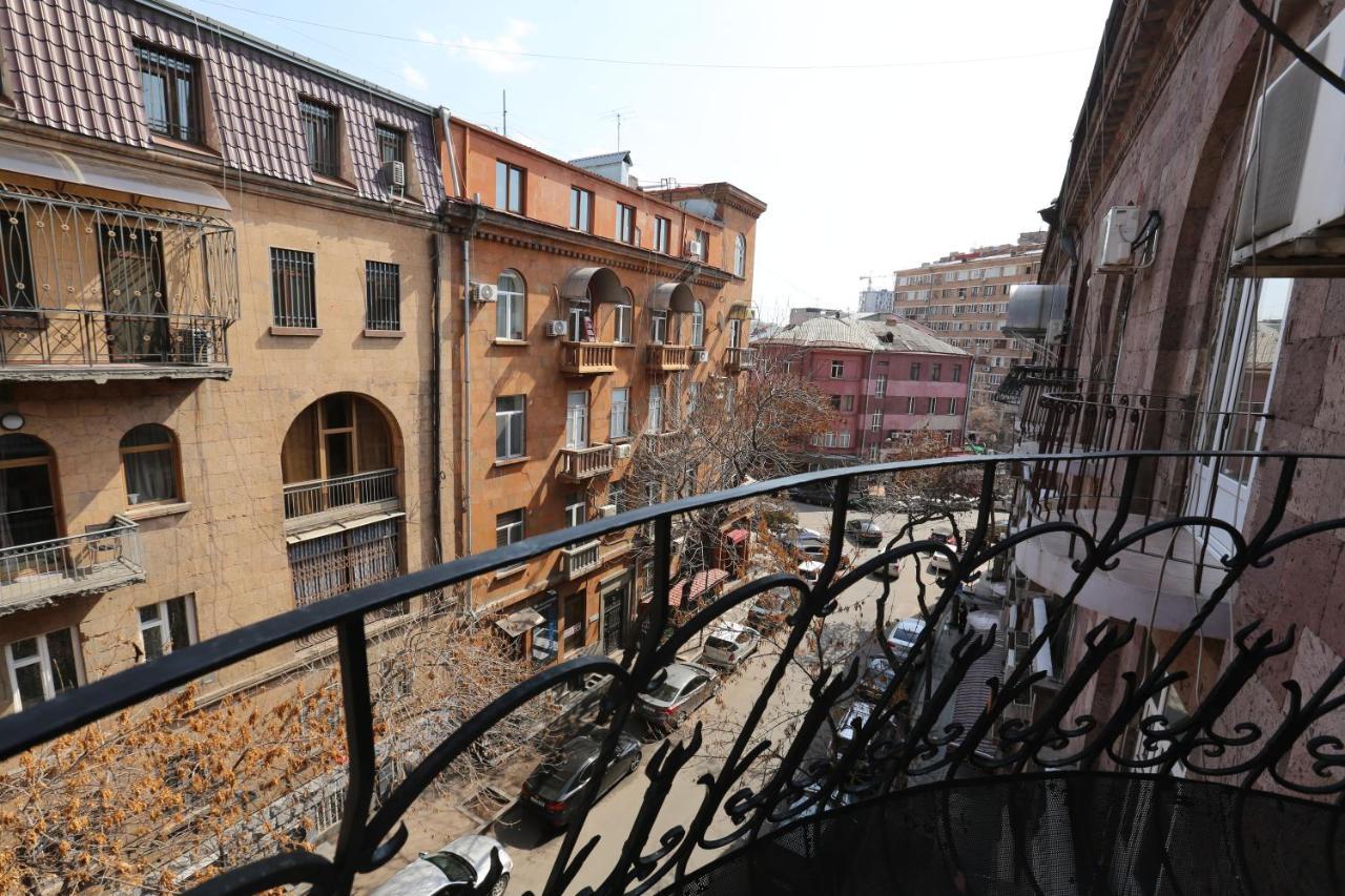 Hotelise I Our-Yard Apartment Ереван Экстерьер фото